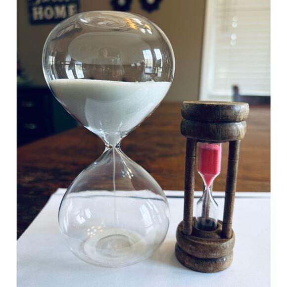 Clear 6” Hourglass and Vintage Wood/Pink Sand Hourglass - Sold as lot - Picture 5 of 5
